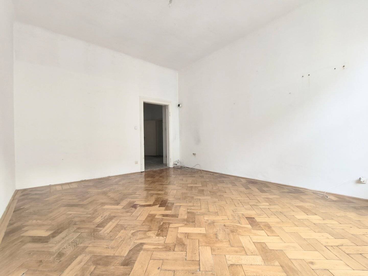 Renovation needed old building apartment with charm Your chance for self realization Near U4 Friedensbrücke and Augarten