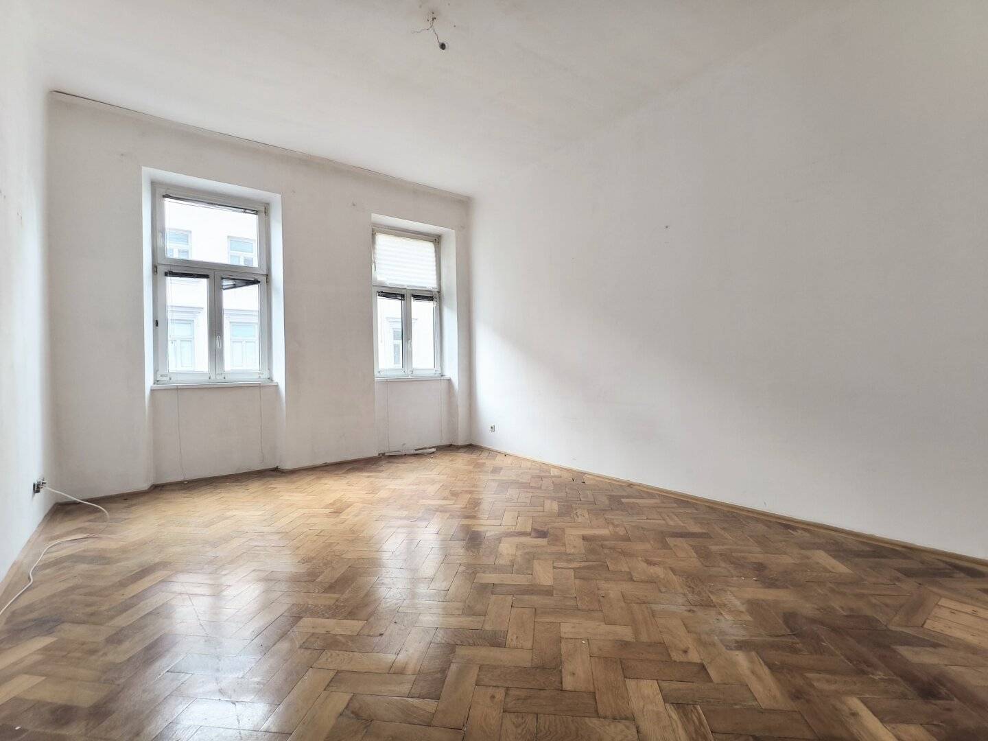 Renovation needed old building apartment with charm Your chance for self realization Near U4 Friedensbrücke and Augarten