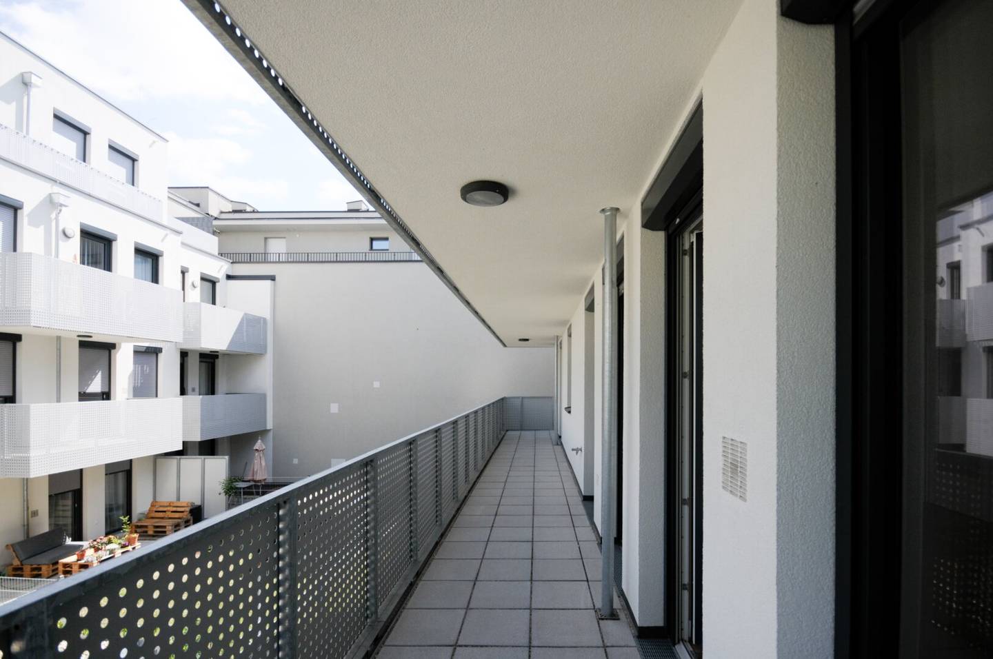 ERSTBEZUG: TOLLE 2-ZIMMER-WOHNUNG MIT BALKON
