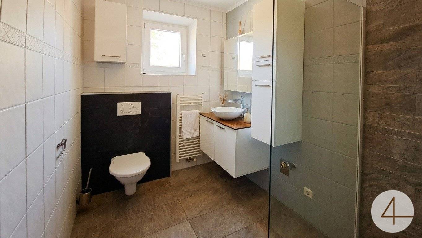 Moderne Wohnung mit Balkon nahe Therme Aquapulco