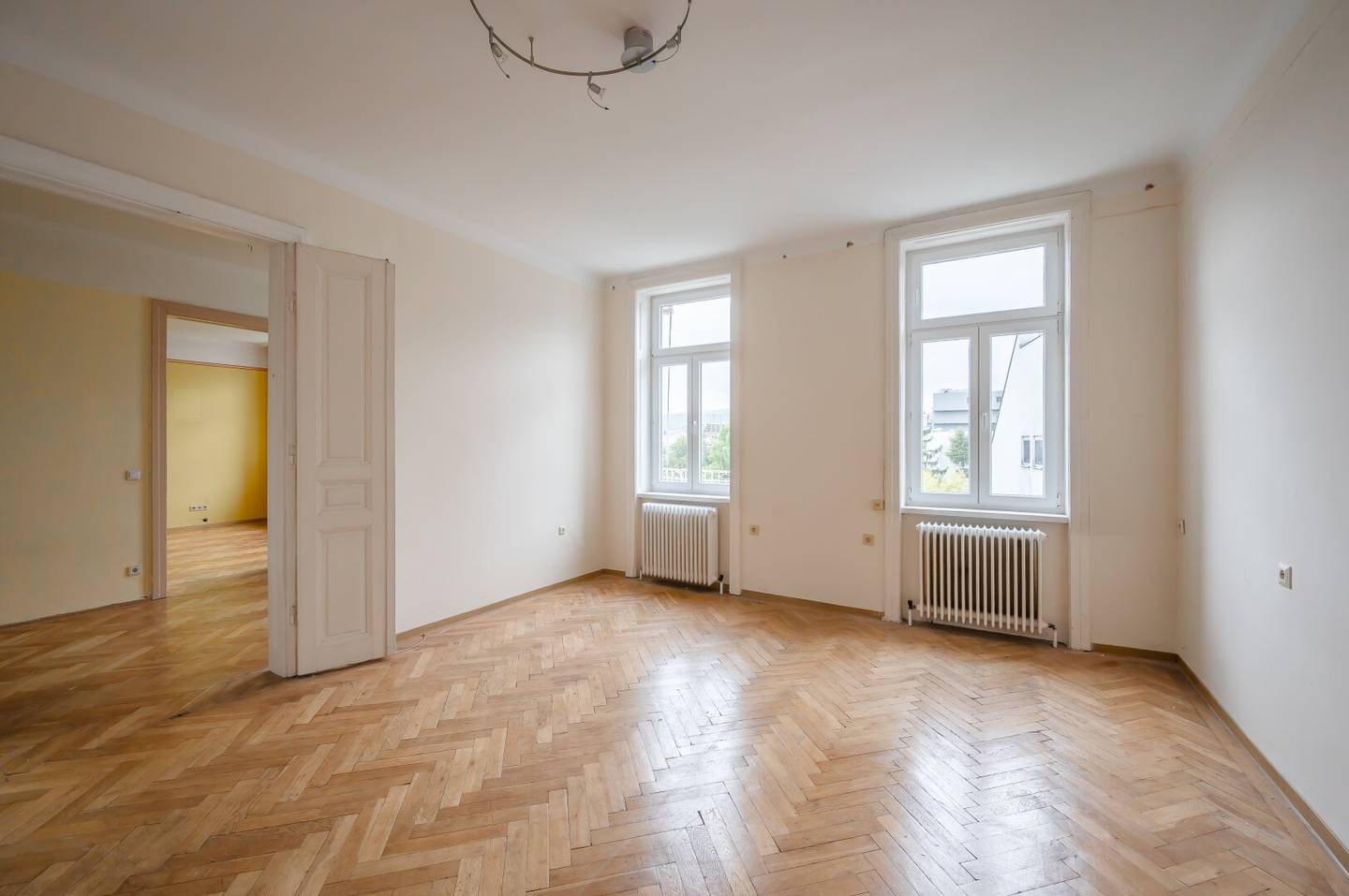 ++1140++ sanierungsbedürftige 5 Zimmer Wohnung in Stilvilla! idyllischer Garten!