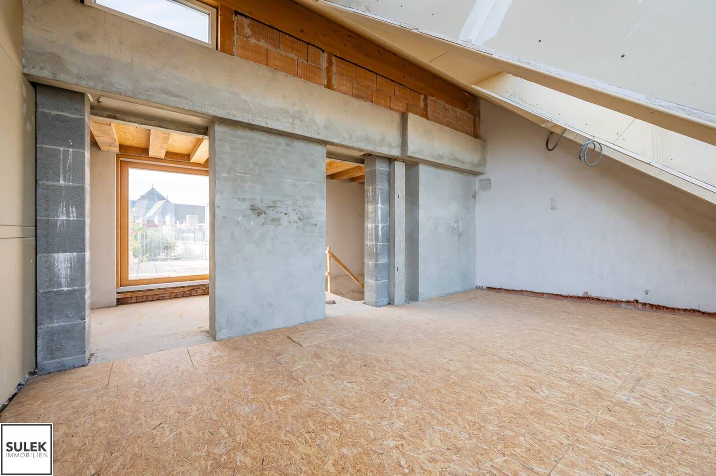 Realize a dream home: Attic duplex apartment with balcony &amp; terrace in Florianigasse