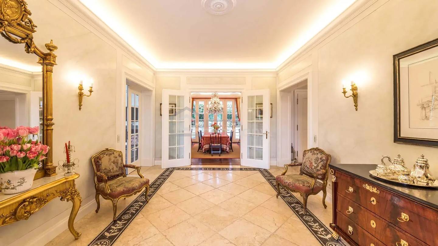 diese Villa-  ein perfektes Refugium für Menschen, mit höchstem Wohnanspruch, in privater Umgebung.