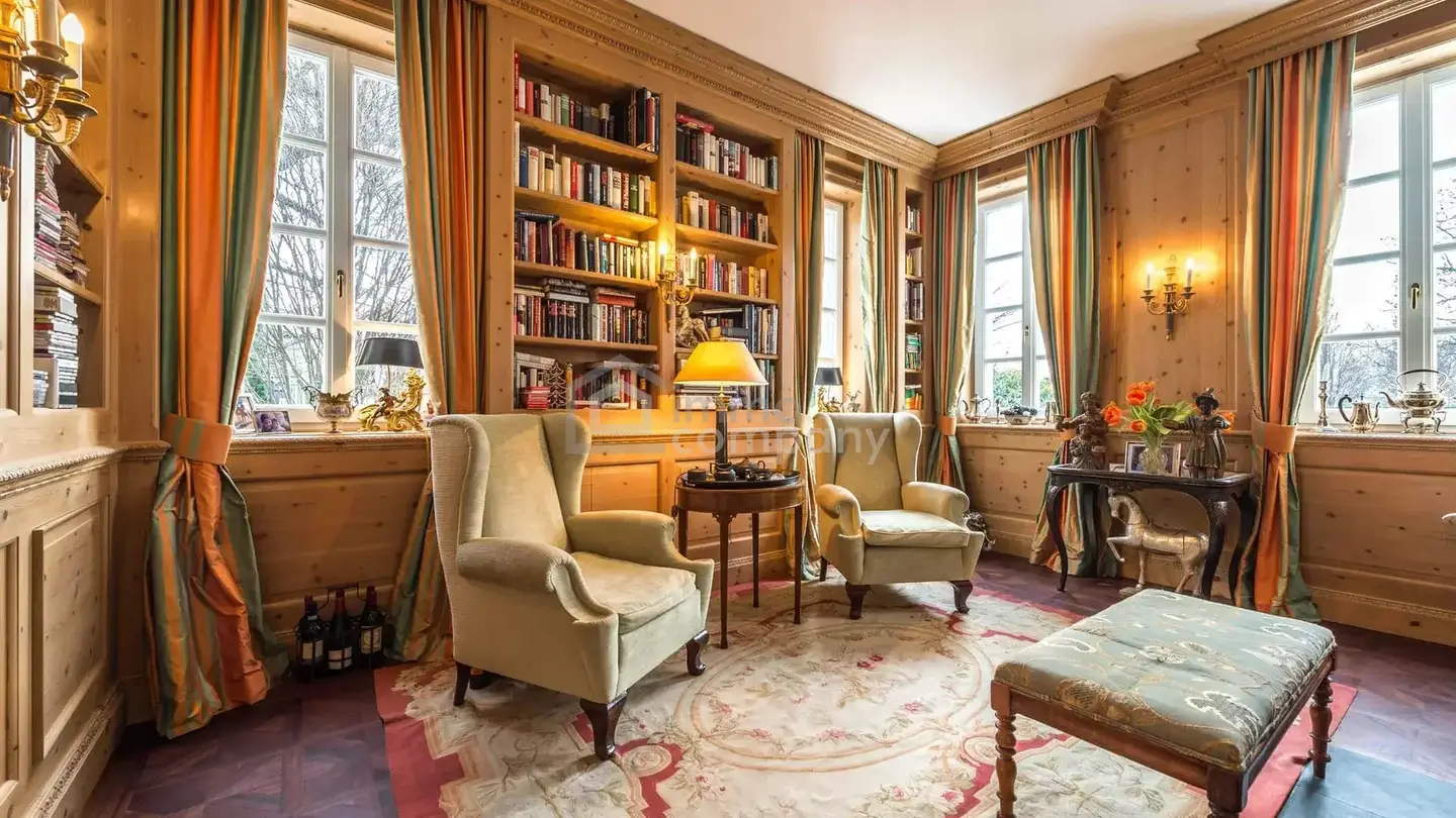diese Villa- ein perfektes Refugium für Menschen, mit höchstem Wohnanspruch, in privater Umgebung.