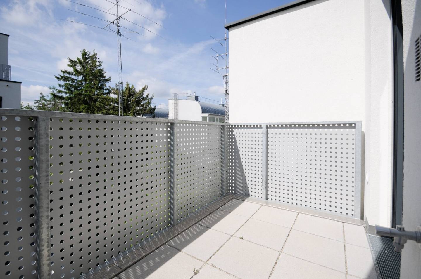 ERSTBEZUG: PRAKTISCHE 2-ZIMMER-WOHNUNG MIT BALKON