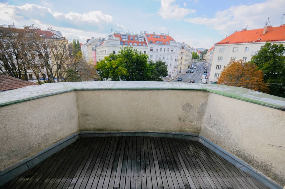 Wohnung im Altbau mit Terrasse und Stadtblick