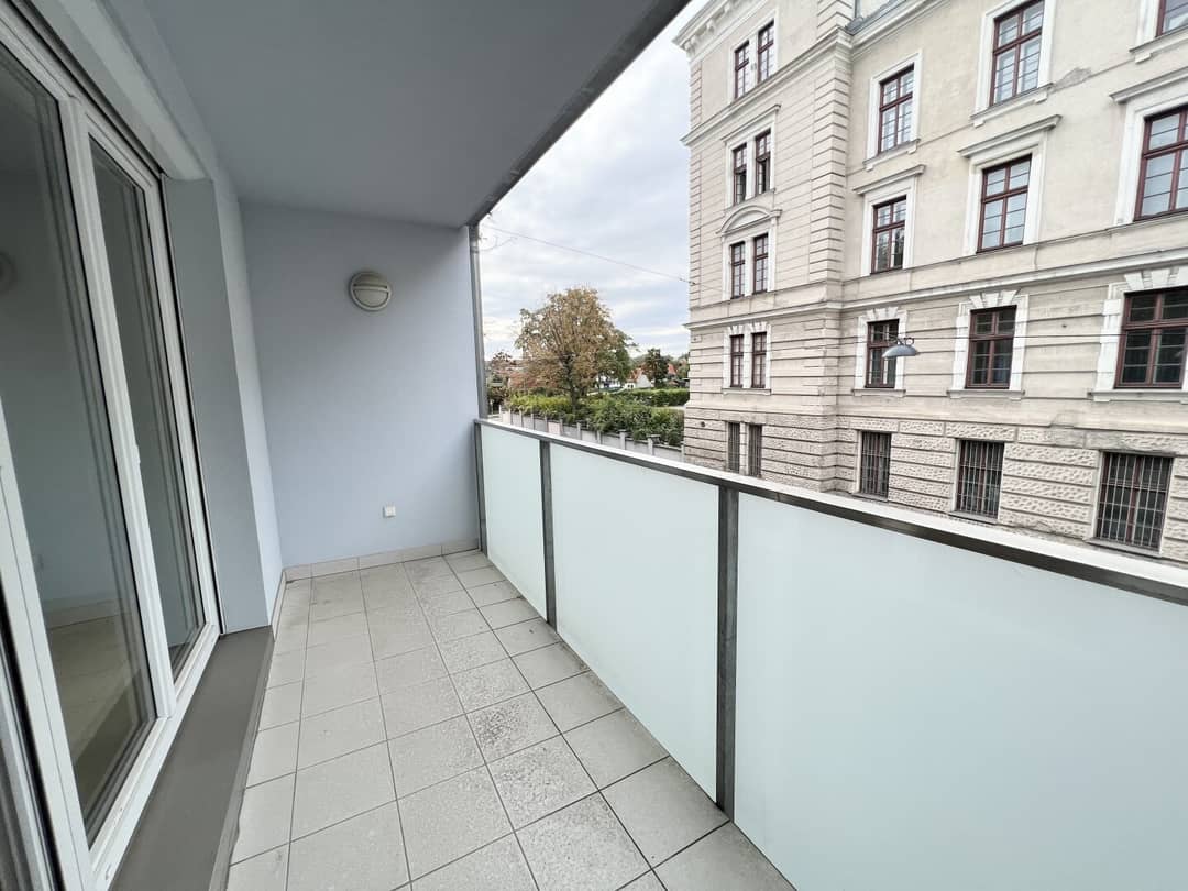 Lichtdurchflutete Wohnung mit Loggia nahe Stadthalle