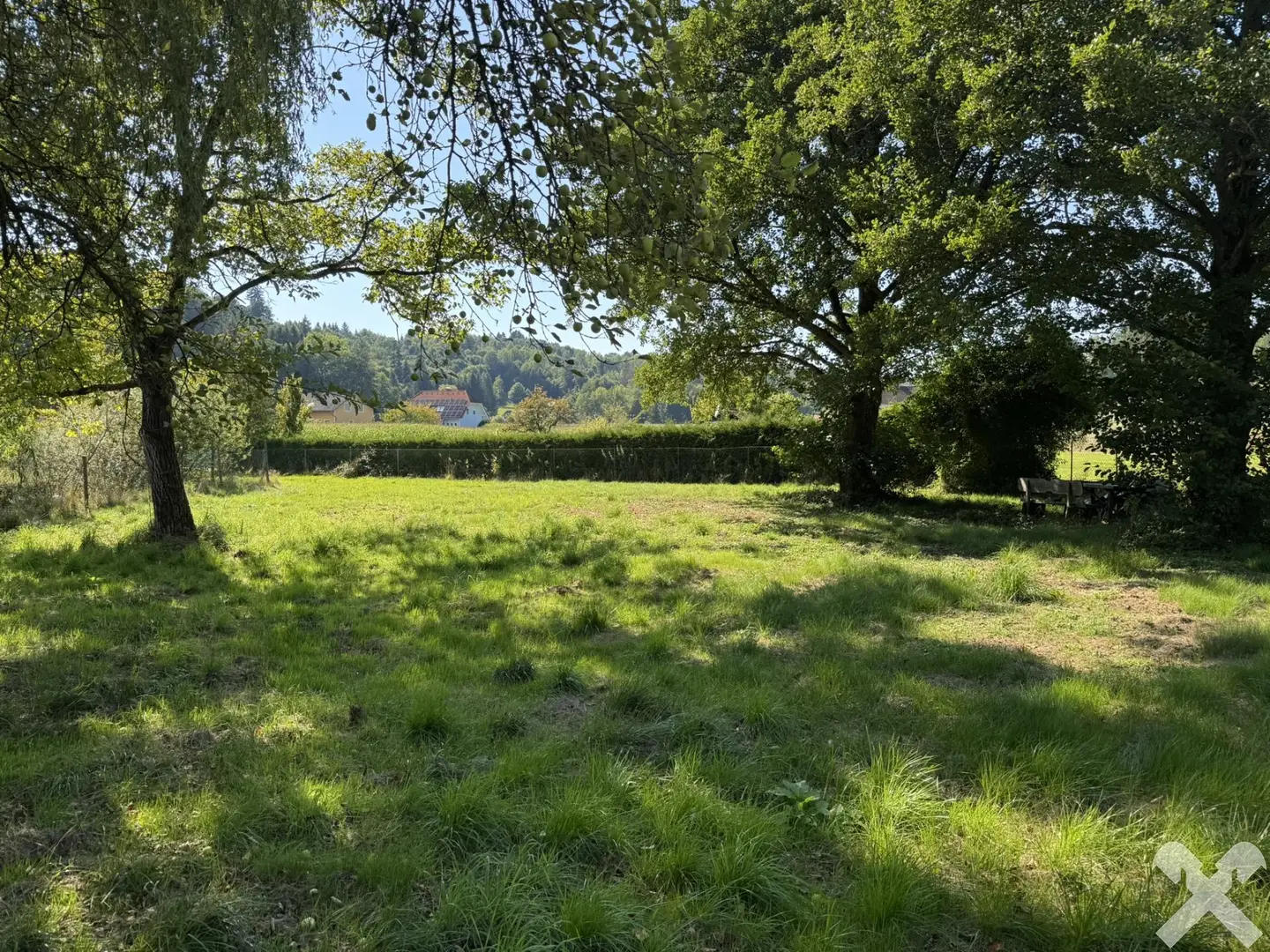 Idyllisches Baugrundstück in Hitzendorf mit Baumbestand und Teich