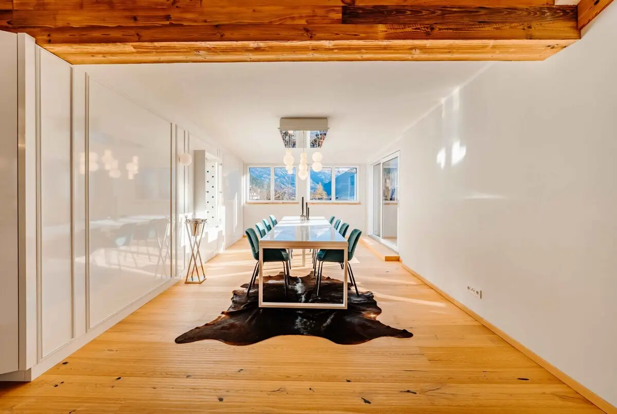 Penthouse with 400 m² living space and lift