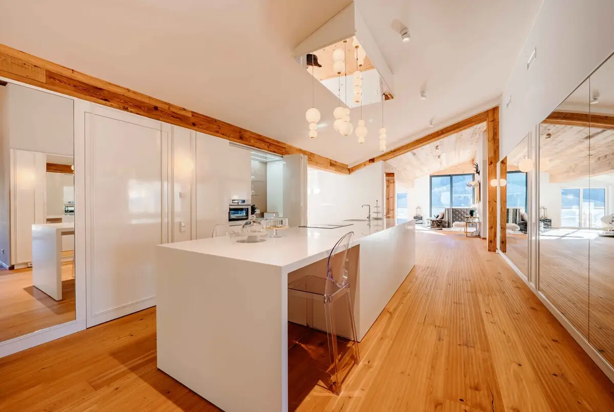 Penthouse with 400 m² living space and lift