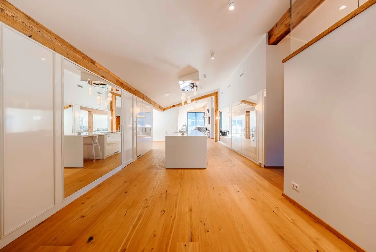 Penthouse with 400 m² living space and lift