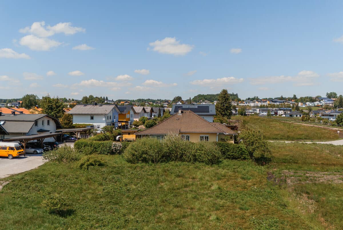 Apartment sunny building plot in top location