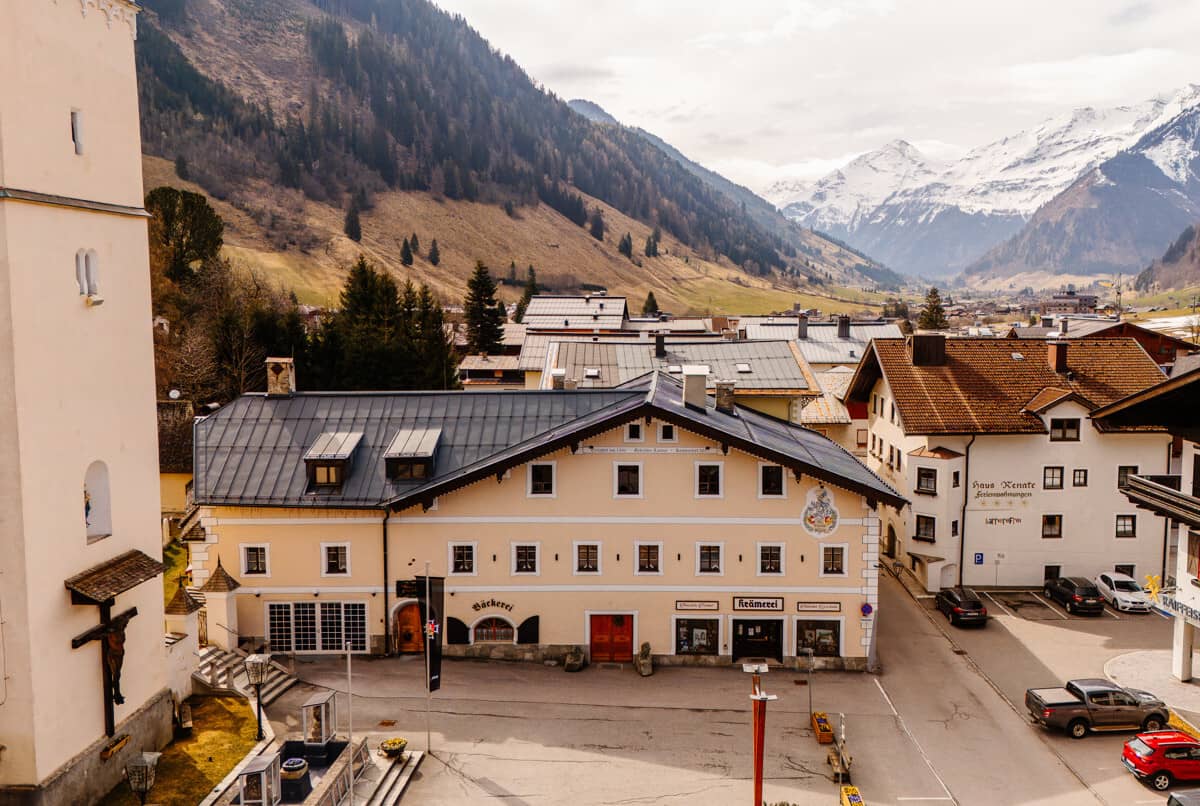 Renovated Verweserhaus apartment at Market Square