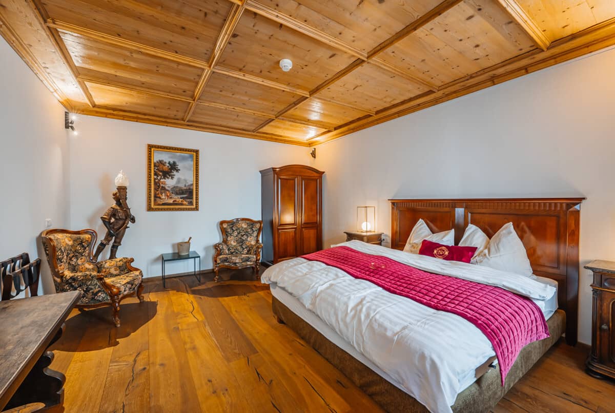 Renovated Verweserhaus apartment at Market Square
