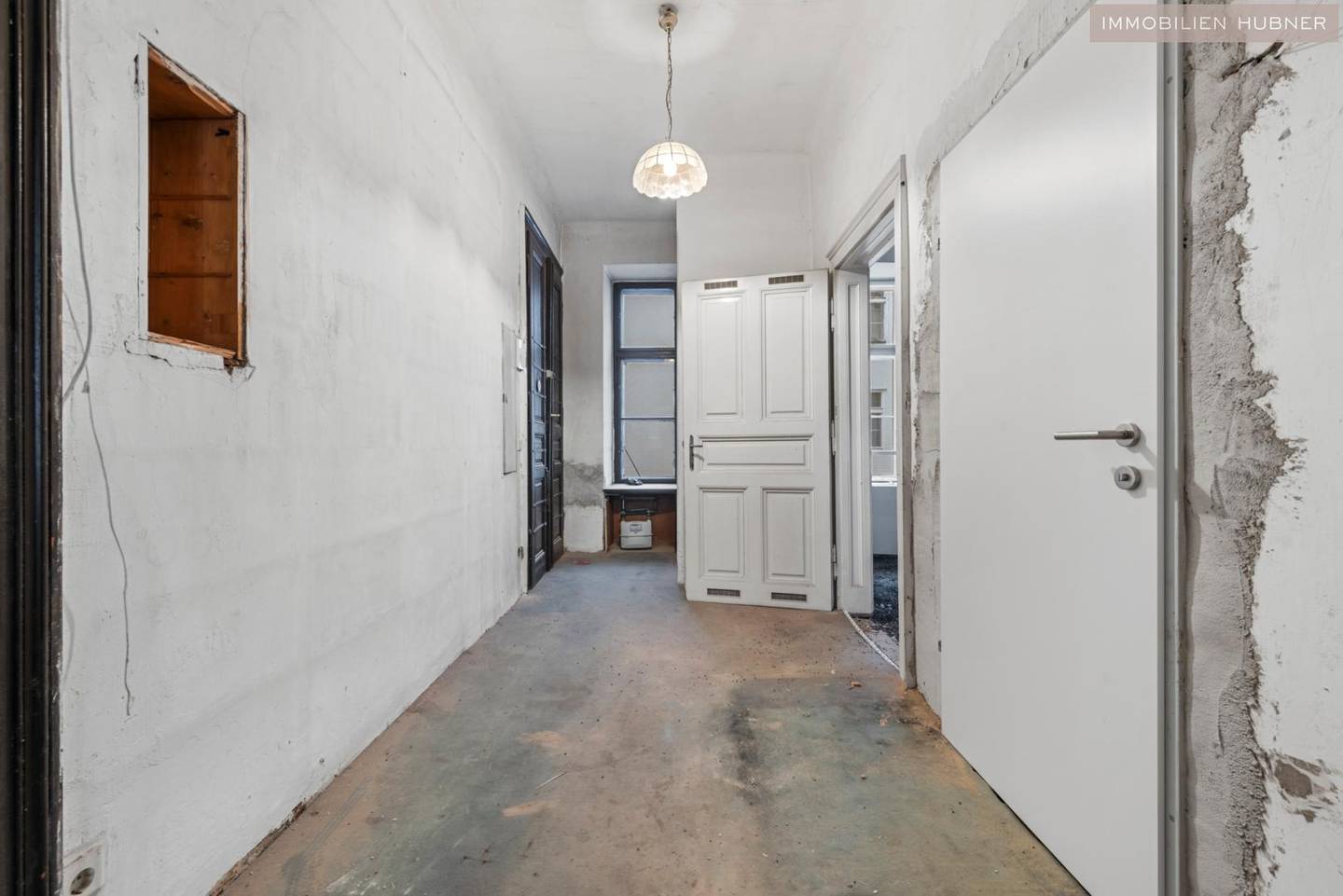 Apartment in the Servitenviertel historic building with character
