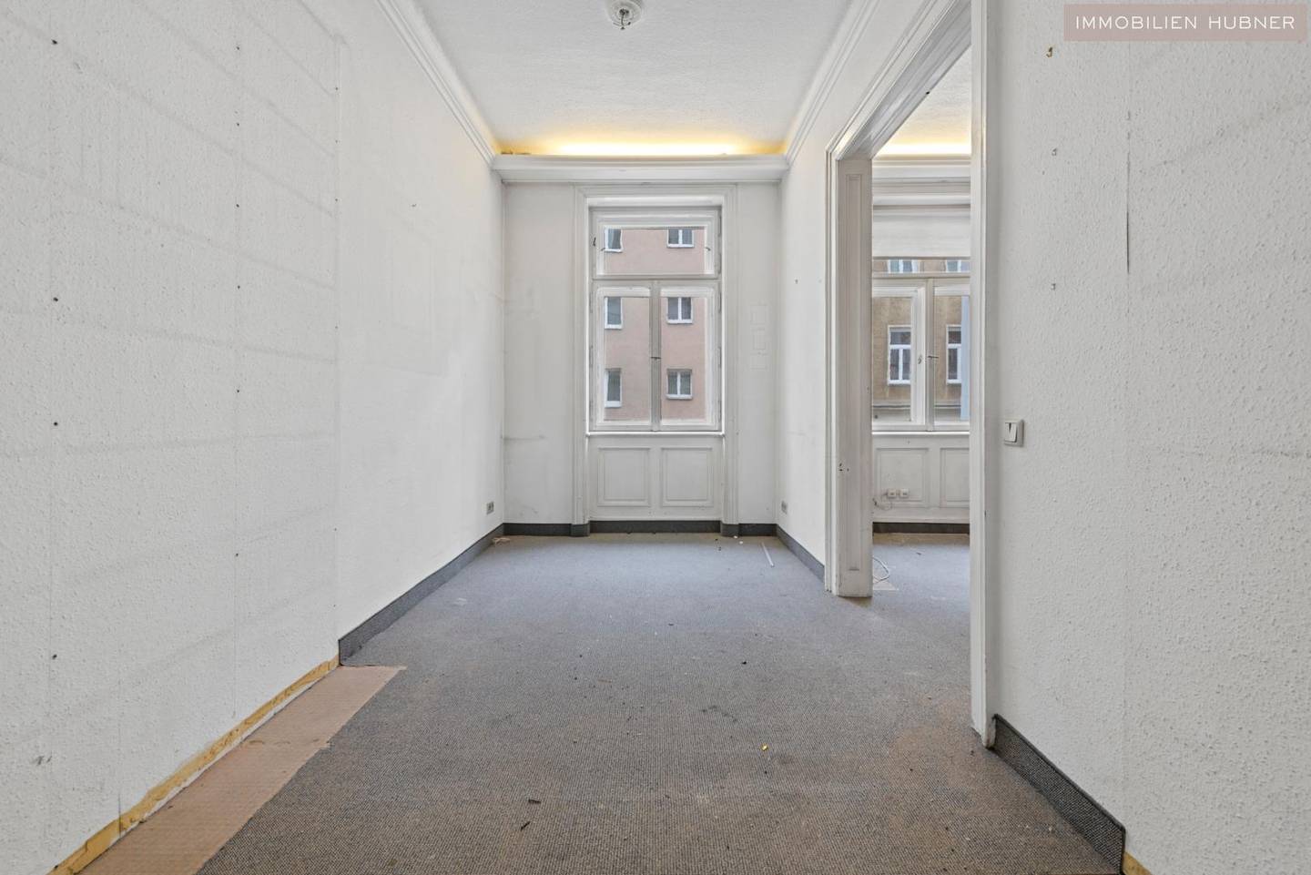 Apartment in the Servitenviertel historic building with character