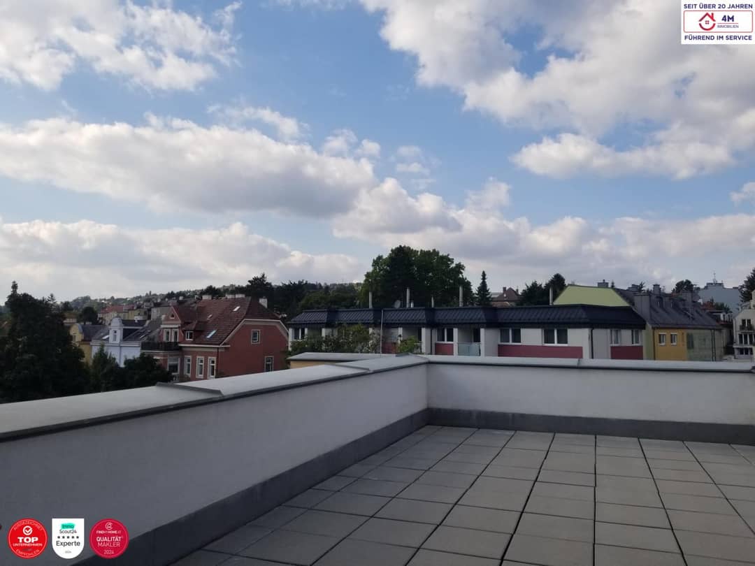 Top floor apartment with roof terrace in city center