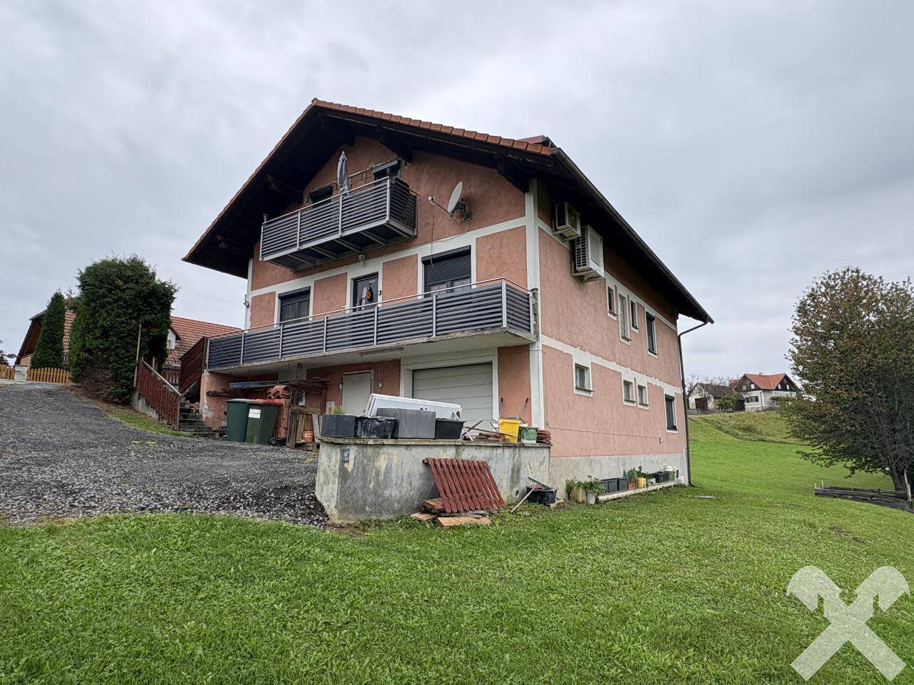 Zweifamilienhaus mit Entwicklungspotenzial in Sonnenlage St. Anna