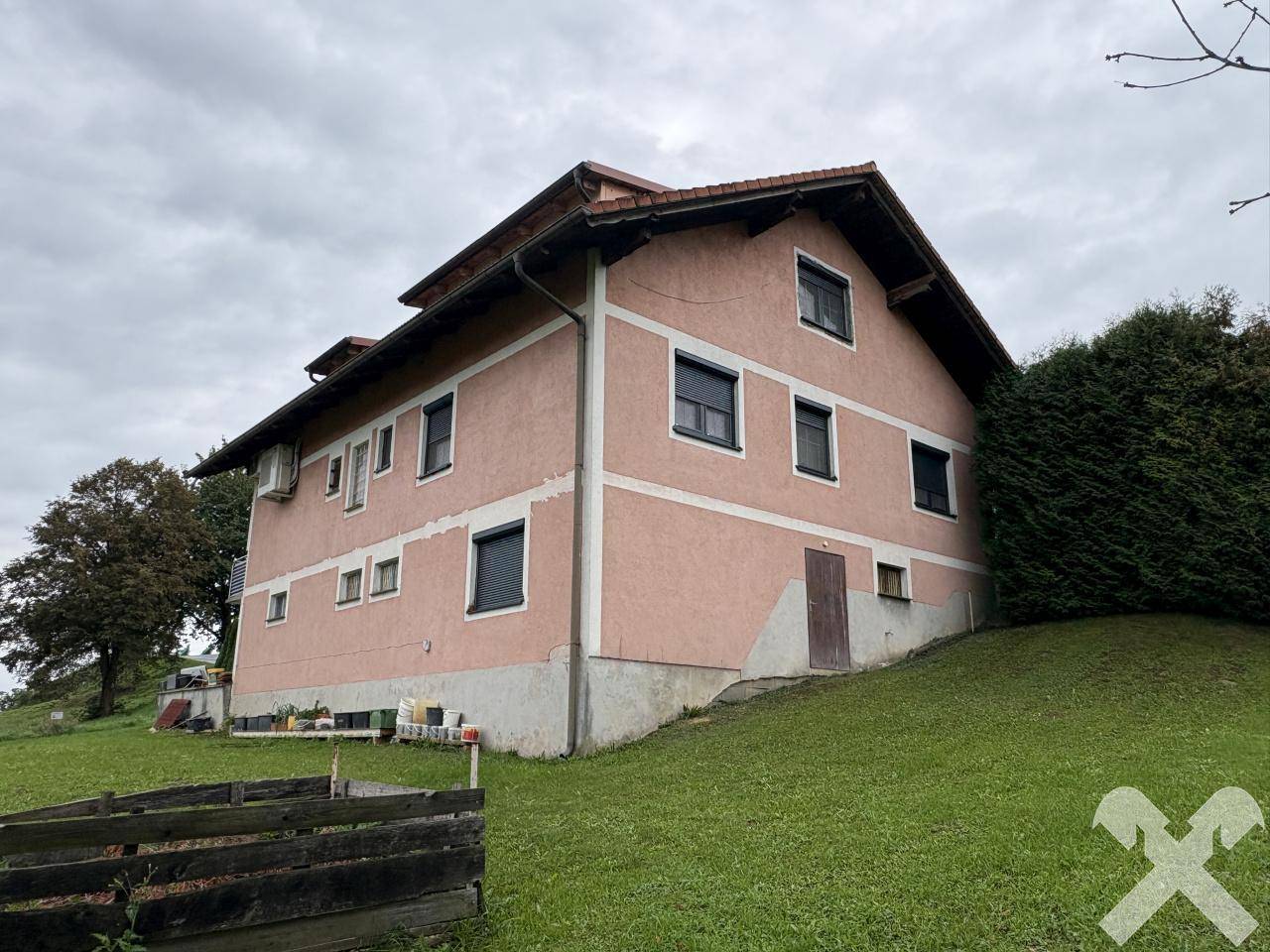 Zweifamilienhaus mit Entwicklungspotenzial in Sonnenlage St. Anna