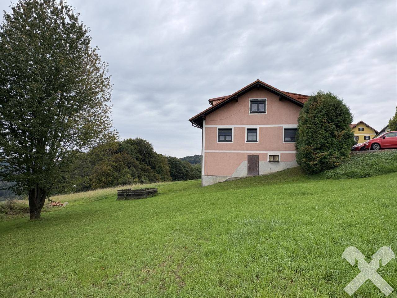 Zweifamilienhaus mit Entwicklungspotenzial in Sonnenlage St. Anna