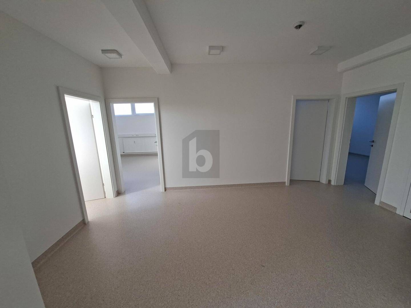 Barrier free commercial space in health center Wohnung