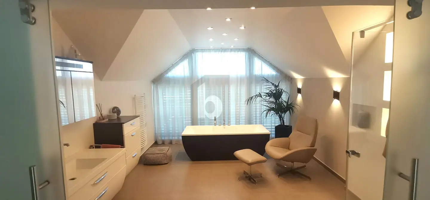 Modernes Familienwohnung with heated pool and poolhouse