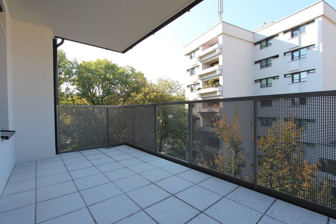 Apartment in a quiet green setting with balcony
