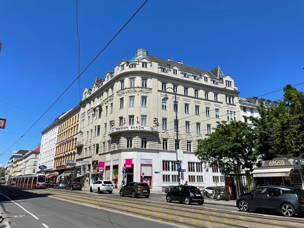 Votivkirchenblick Dachgeschosswohnung Bürofläche