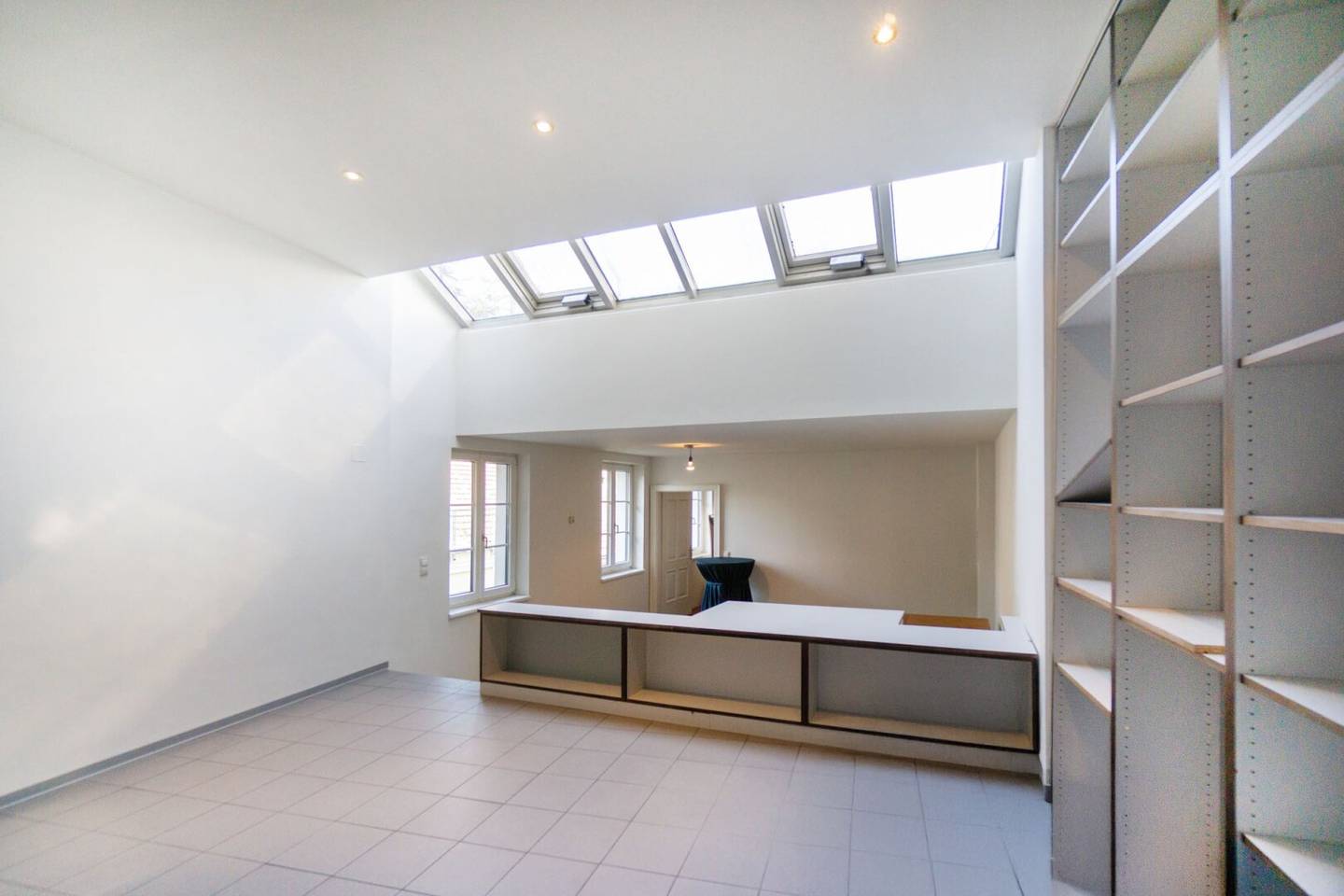 Bright office space in a renovated historic building in Penzing with courtyard use