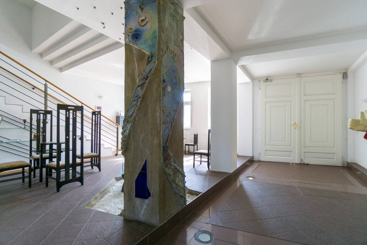 Bright office space in a renovated historic building in Penzing with courtyard use