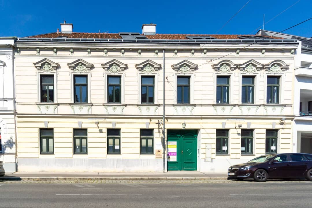Ansicht Gebäude straßenseitig