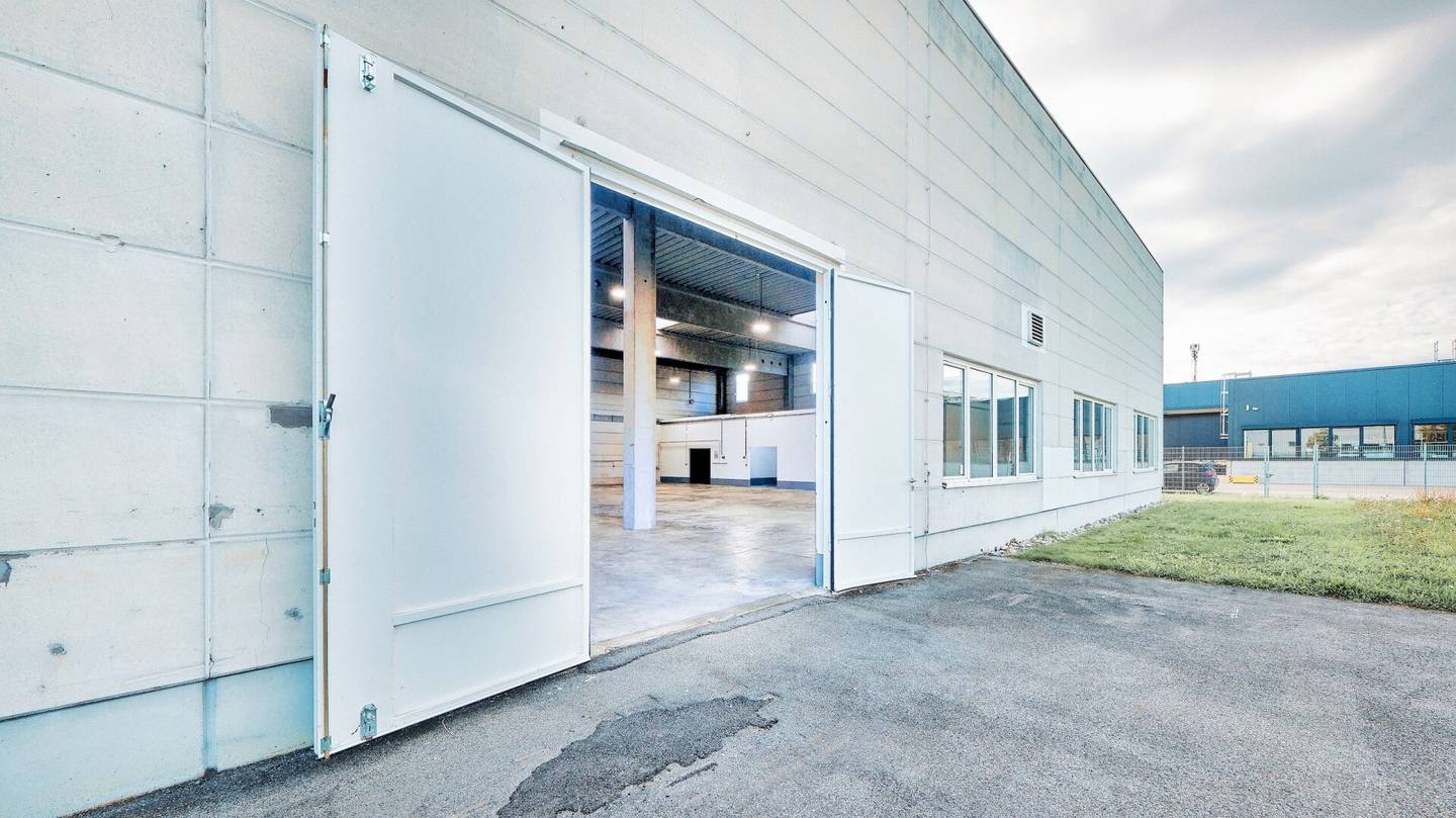 Hall with 700 m² usable space and ancillary rooms in 1210 Vienna