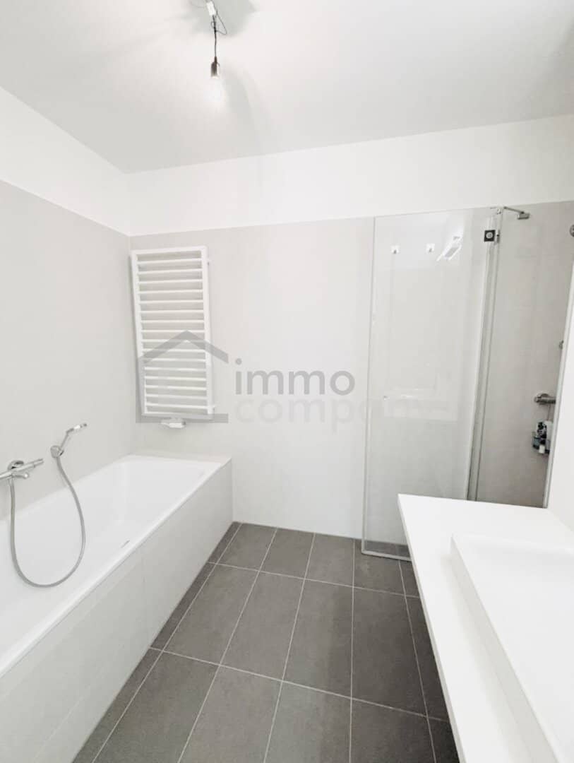 New build apartment with spacious terrace near the Danube