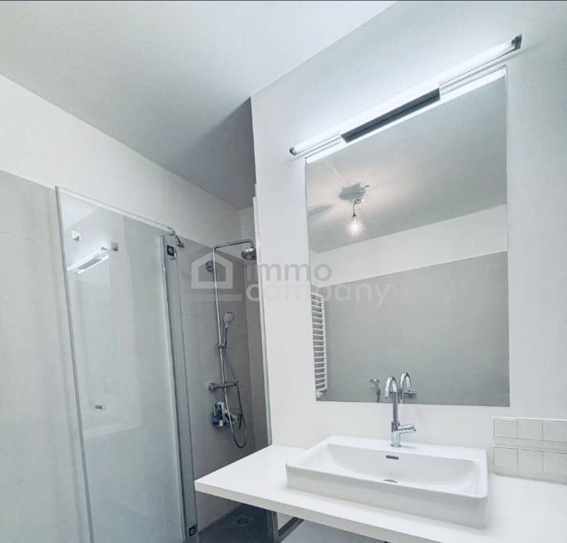 New build apartment with spacious terrace near the Danube