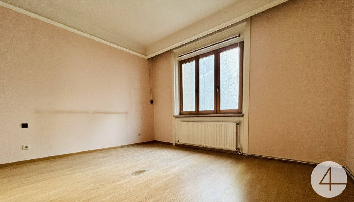 Altbau Wohnung mit Loggia nahe U6 Burggasse