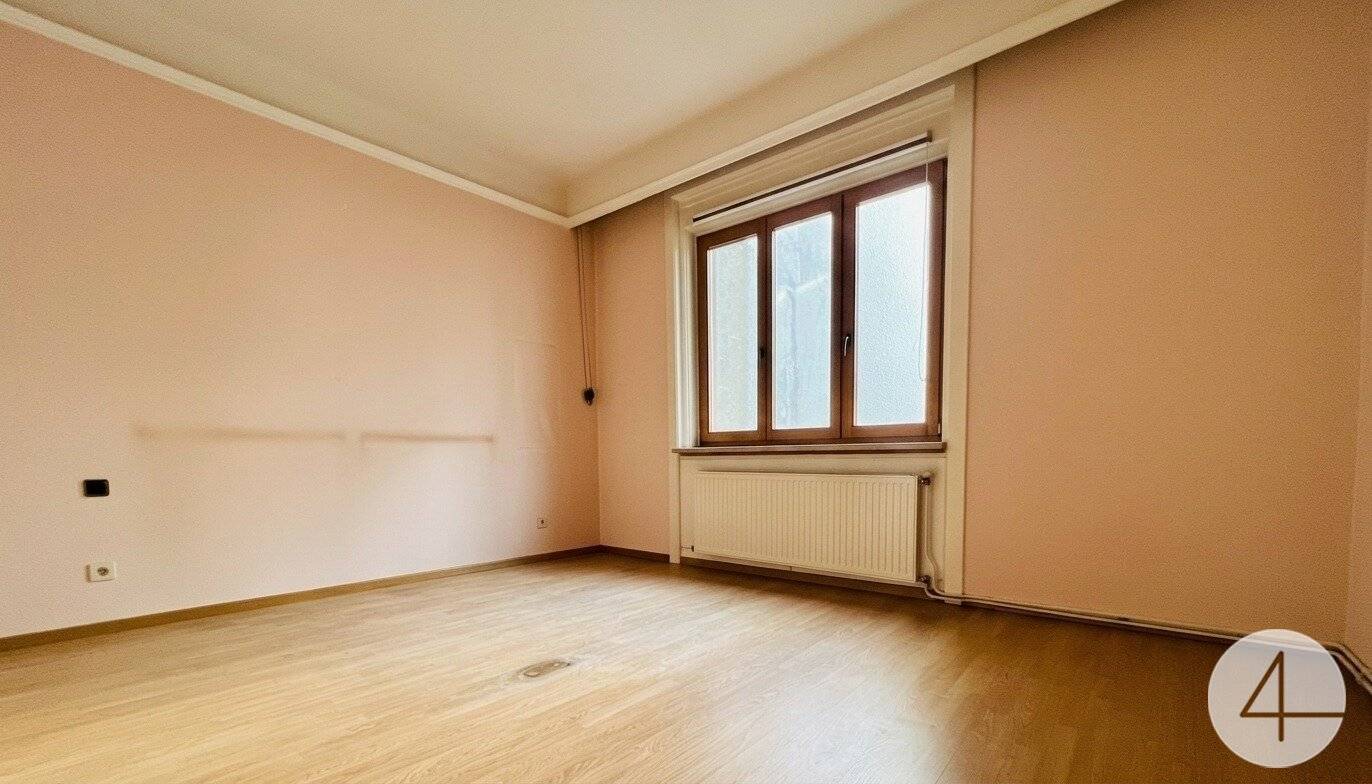 Altbau Wohnung mit Loggia nahe U6 Burggasse