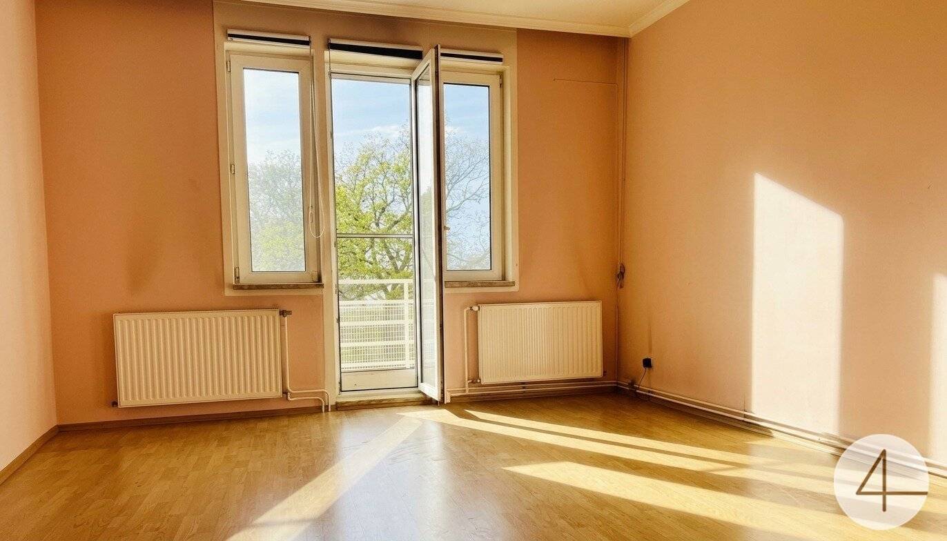 Altbau Wohnung mit Loggia nahe U6 Burggasse