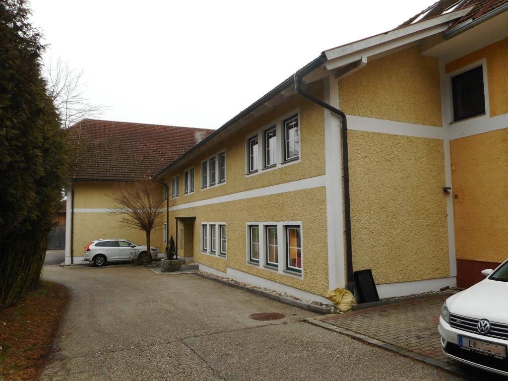Maisonette apartment in quiet location with parking