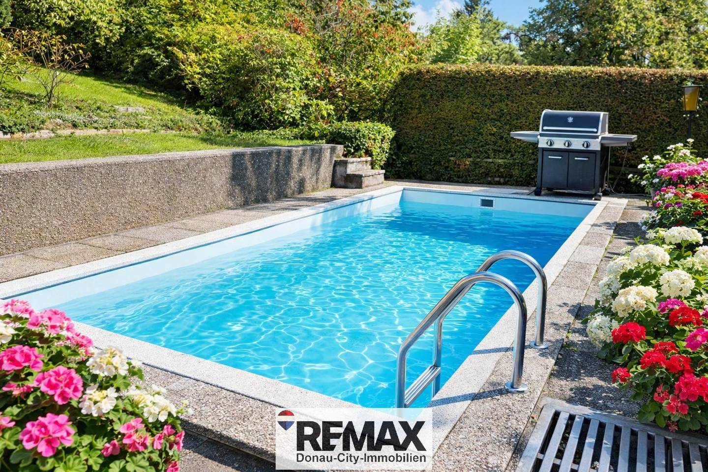 Wohnung mit großem Garten und Pool und Garage