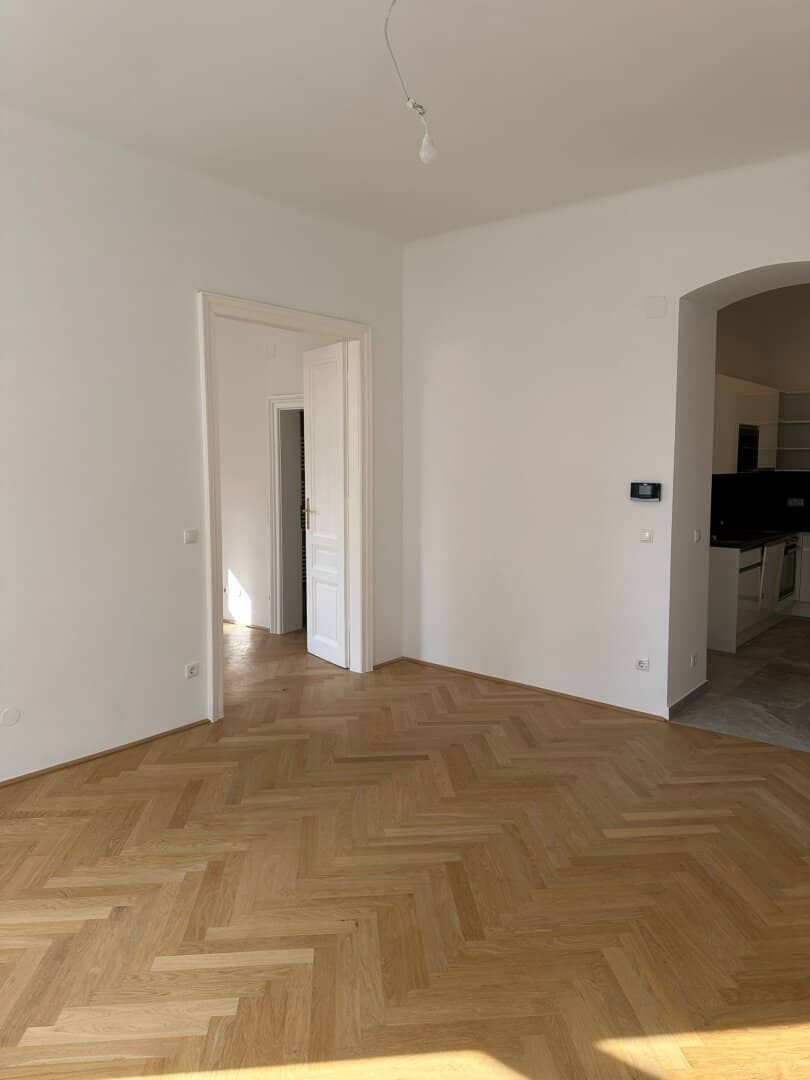 Renovierte Altbauwohnung mit Aufzug