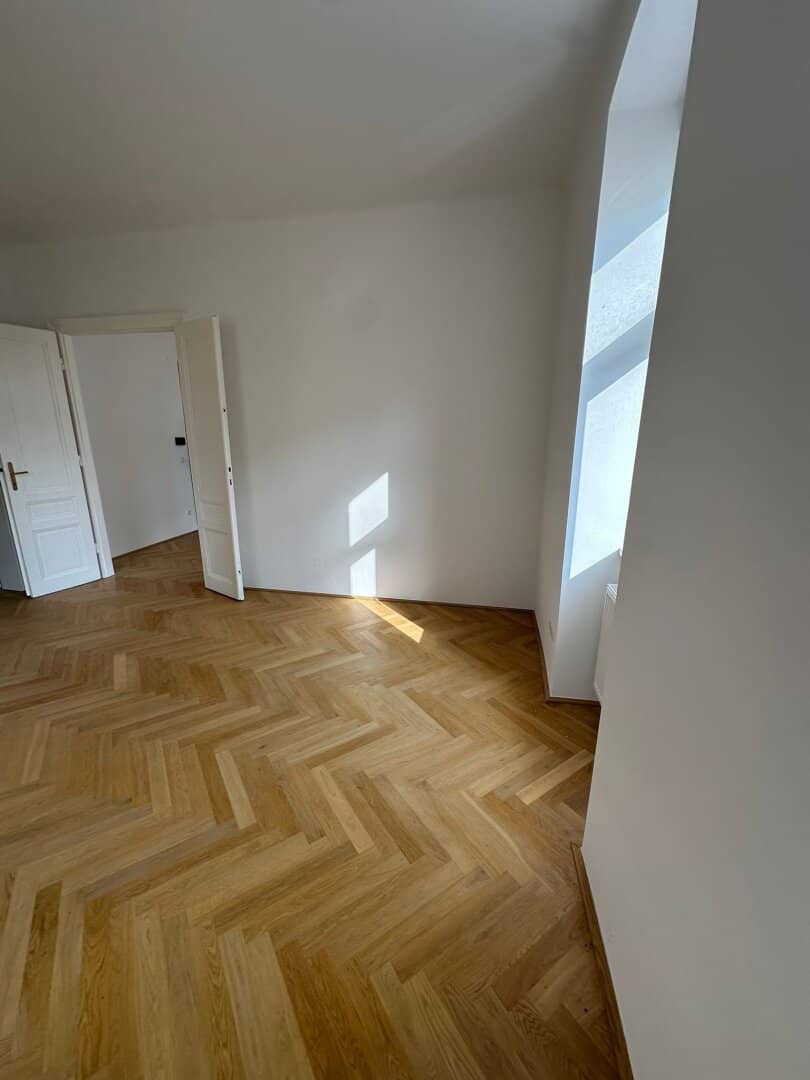 Renovierte Altbauwohnung mit Aufzug