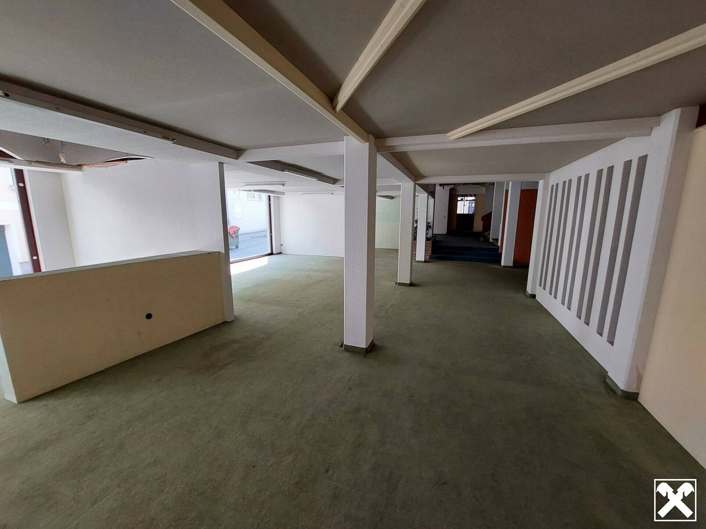 Bestandfreies Geschäftshaus mit Wohnmöglichkeit in Hainburg!