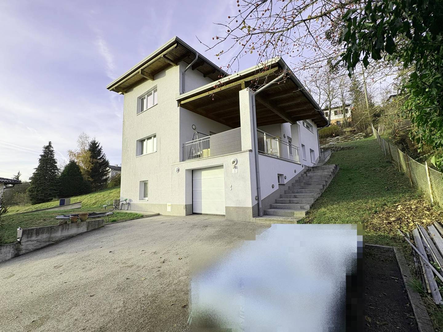 Einfamilienhaus in Hanglage mit Weitblick – Weinberglage Schlüßlberg