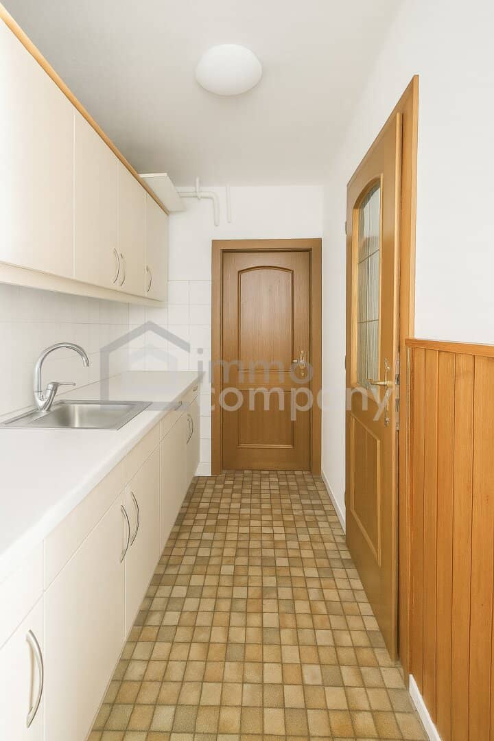 Charmantes Einfamilienhaus in Rust – Sanierungsbedarf, 75 m² Fläche
