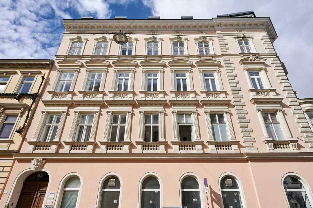 Altbauwohnung unbefristet vermietet mit Aufzug