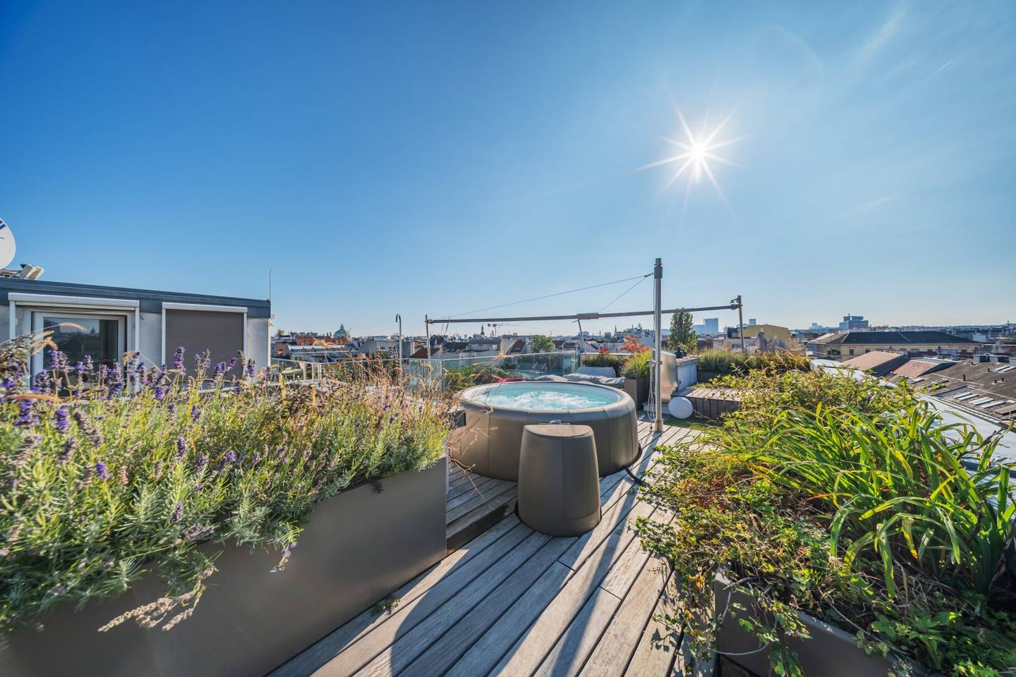 Exclusive top floor apartment with a view over Vienna