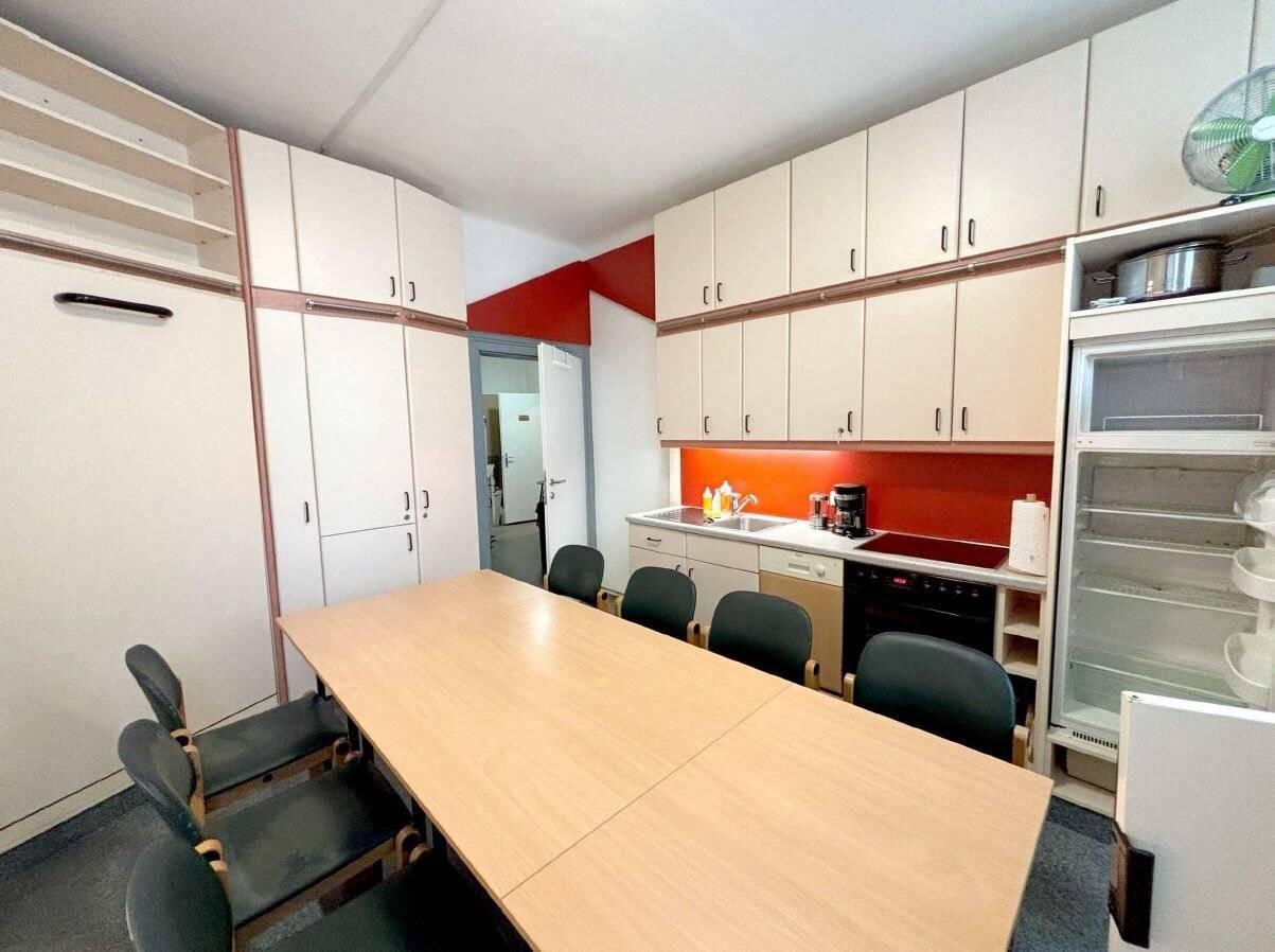 Commercial Space with Bar in Vienna 14.