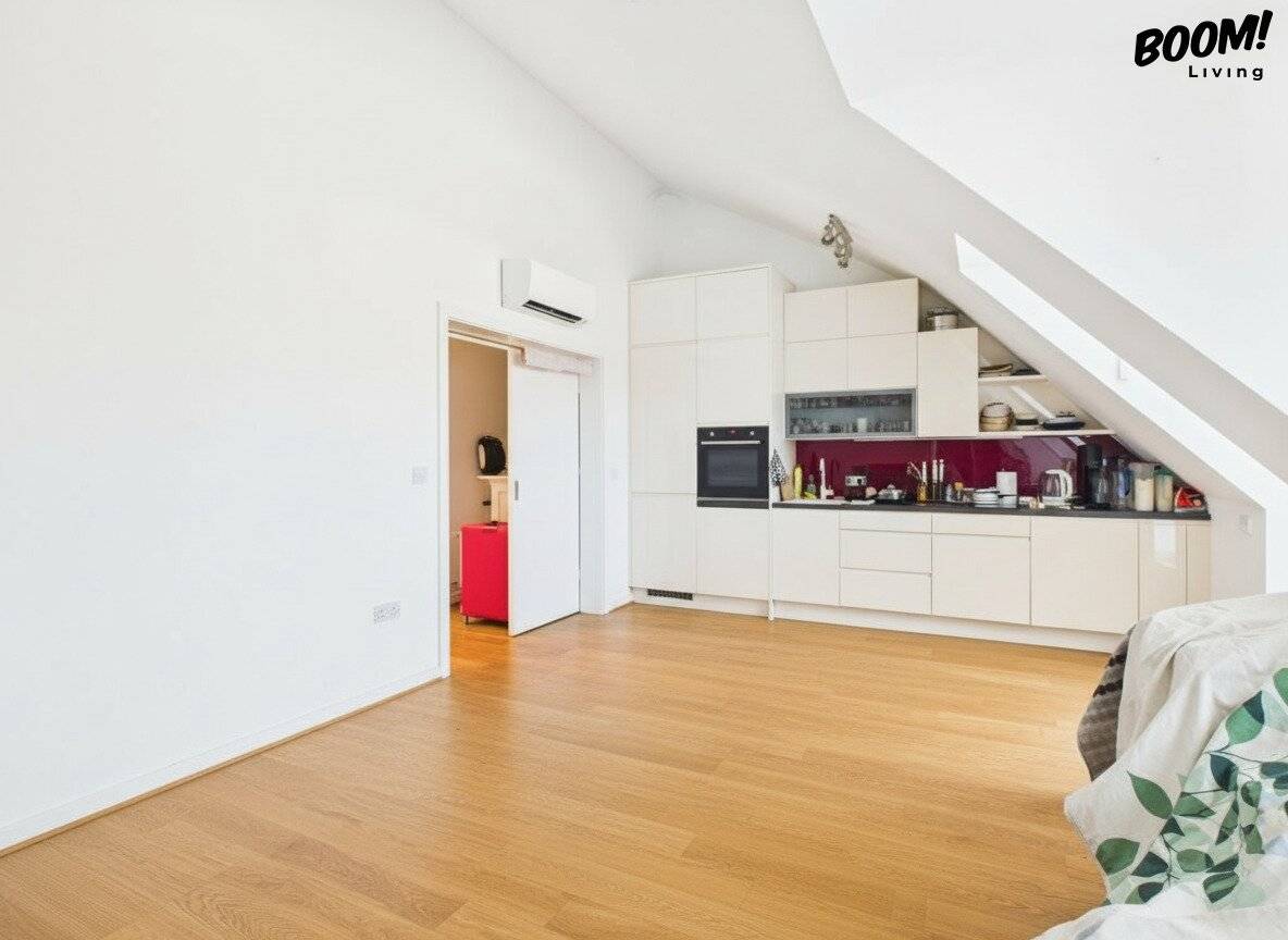 Top floor apartment with large roof terrace