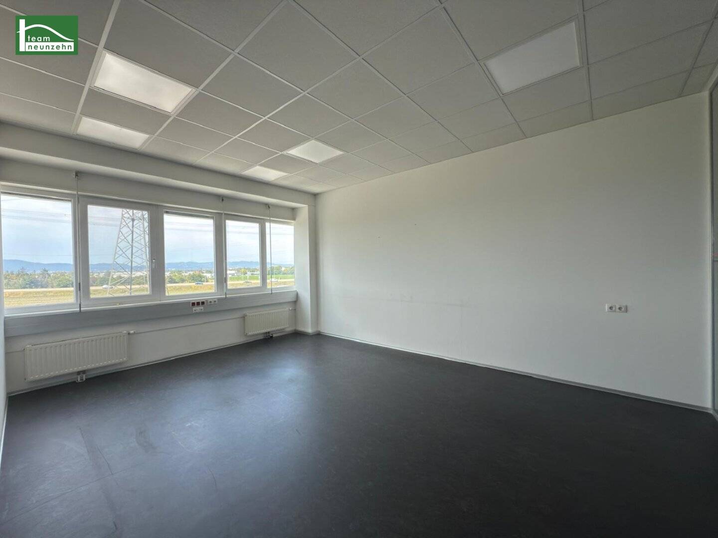 Modern commercial property: perfect for logistics, office or production – top property in Maria Lanzendorf: available immediately!