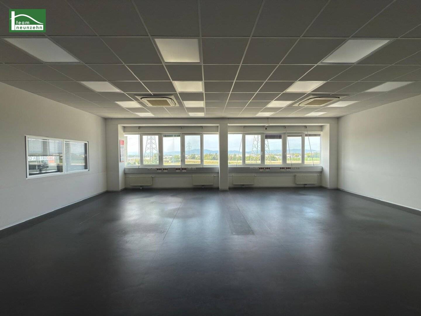 Modern commercial property: perfect for logistics, office or production – top property in Maria Lanzendorf: available immediately!